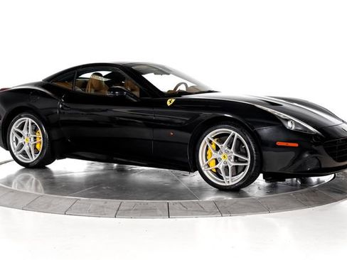 Used 2016 Ferrari California T RWD image 12