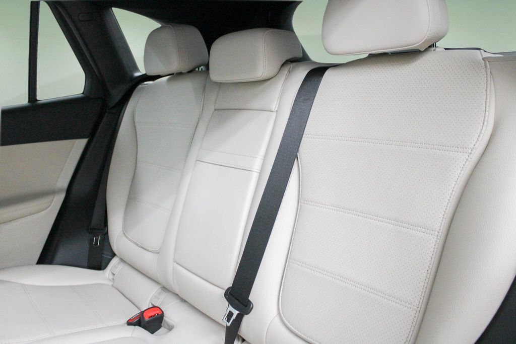 Used 2025 Mercedes-Benz GLC 300 image 25
