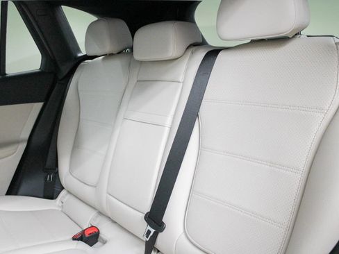 Used 2025 Mercedes-Benz GLC 300 image 25