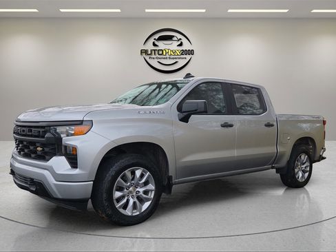 Used 2022 Chevrolet Silverado 1500 Custom image 3