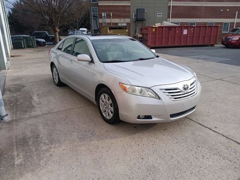 Used 2009 Toyota Camry XLE image 2