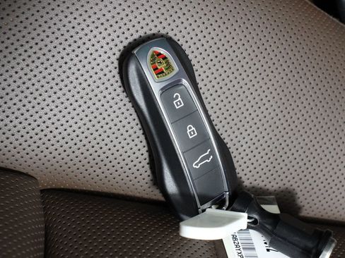 Certified 2023 Porsche Cayenne S AWD/4WD image 34