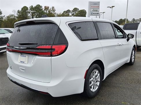 New 2026 Chrysler Pacifica Select image 14