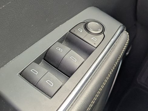 Used 2025 GMC Acadia Elevation FWD image 21