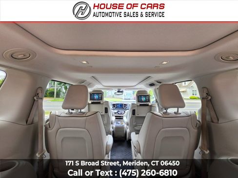 Used 2018 Chrysler Pacifica Limited w/ Advanced Safetytec Group FWD image 23