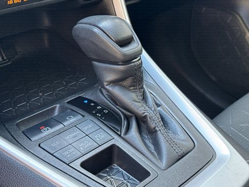 Used 2022 Toyota RAV4 XLE image 17