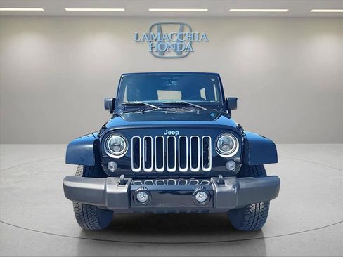 Used 2018 Jeep Wrangler Unlimited Sahara AWD/4WD image 8