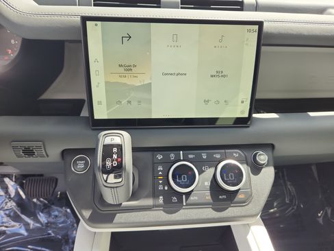 Used 2025 Land Rover Defender 130 S image 15