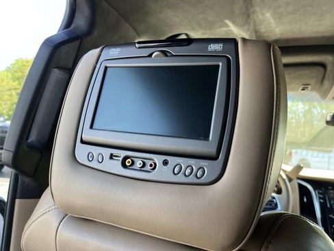 Used 2018 Cadillac Escalade ESV Platinum image 21