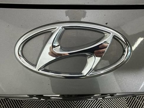 Used 2023 Hyundai Elantra Limited FWD image 8