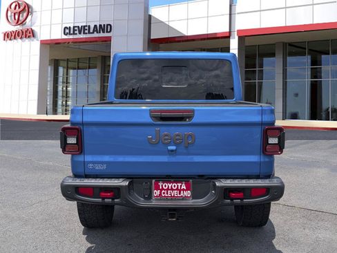 Used 2025 Jeep Gladiator Rubicon AWD/4WD image 6