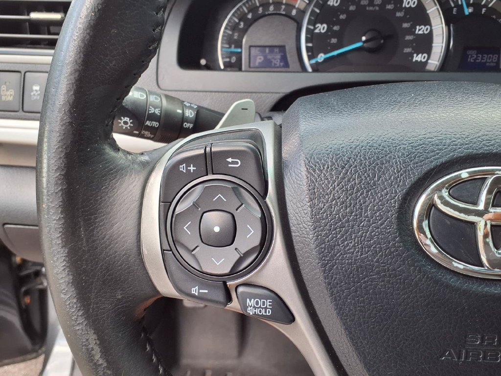 Used 2013 Toyota Camry SE w/ Leather Pkg FWD image 32