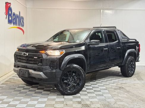 New 2026 Chevrolet Colorado Trail Boss w/ Midnight Edition AWD/4WD image 2
