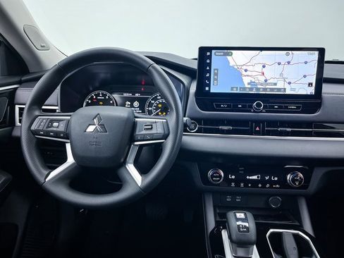 New 2025 Mitsubishi Outlander ES image 4