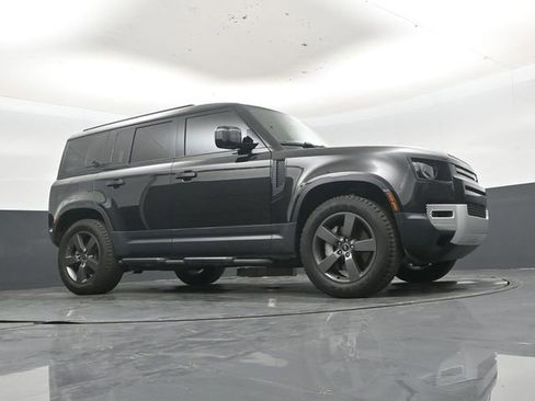 Used 2025 Land Rover Defender 110 S image 39