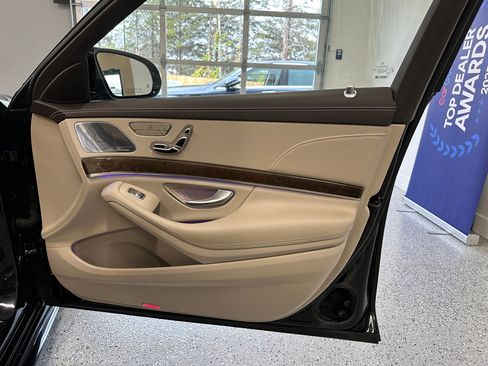 Used 2014 Mercedes-Benz S 550 Sedan image 23