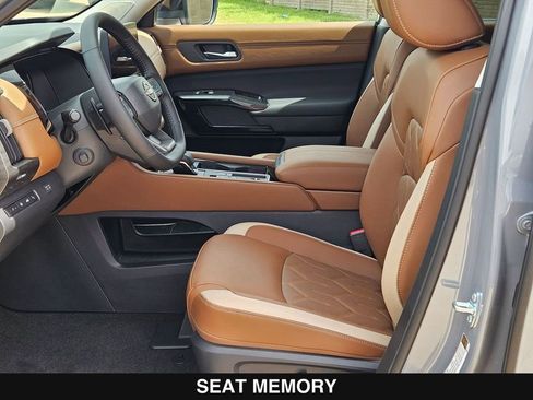New 2026 Nissan Pathfinder Platinum FWD image 11