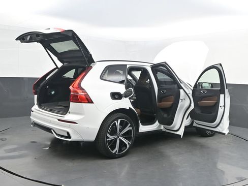 Certified 2024 Volvo XC60 B5 Ultimate w/ Protection Package Premier image 39