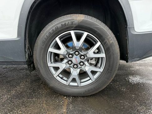 Used 2023 GMC Acadia SLT image 25