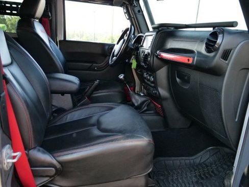 Used 2017 Jeep Wrangler Rubicon AWD/4WD image 44