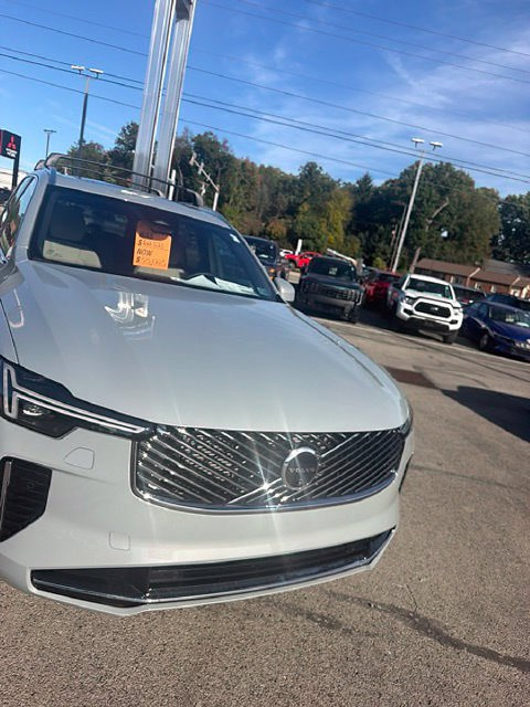 Used 2026 Volvo XC90 B6 Plus w/ Protection Package AWD/4WD image 2