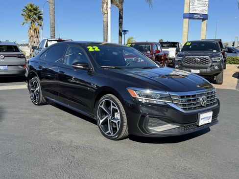 Used 2022 Volkswagen Passat 2.0T R-Line image 2