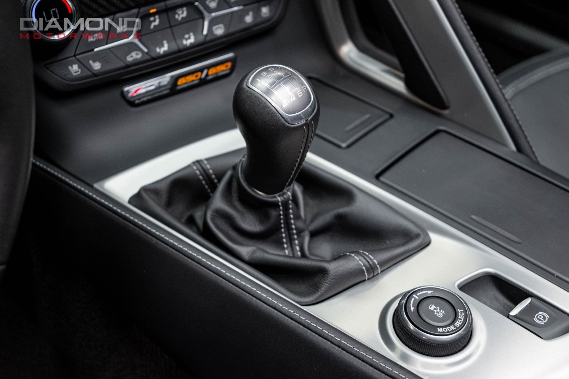 Used 2015 Chevrolet Corvette Z06 w/ 3LZ Preferred Equipment Group RWD image 13