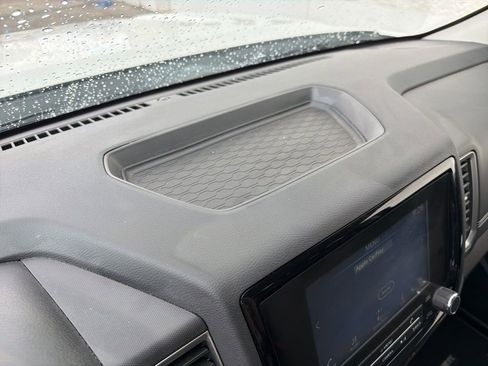 Used 2024 Nissan Frontier SL image 15