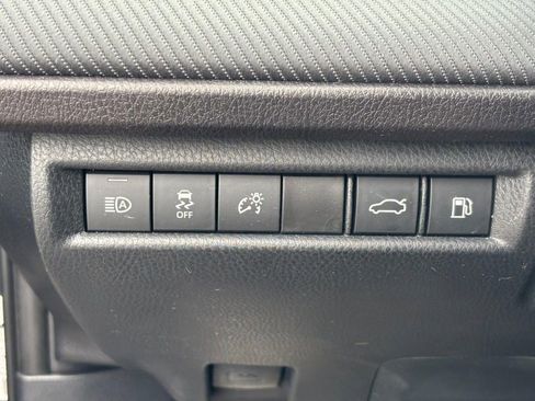 Used 2025 Toyota Camry SE w/ Convenience Package image 25