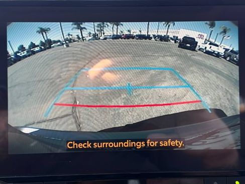 Used 2024 Toyota Highlander XLE FWD image 13