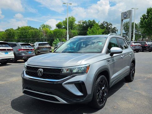 Certified 2023 Volkswagen Taos SE w/ Panoramic Sunroof Package FWD image 10