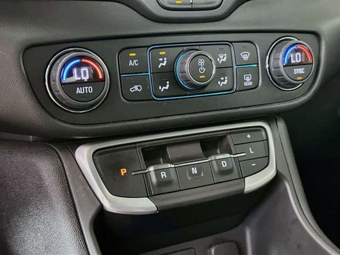 Used 2022 GMC Terrain SLT AWD/4WD image 18