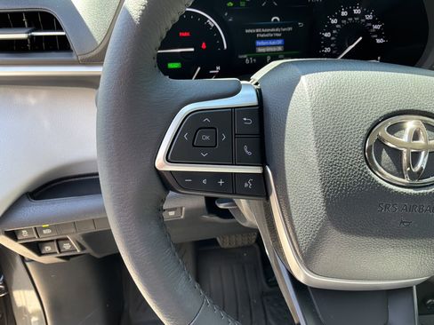 Used 2025 Toyota Sienna XLE image 20