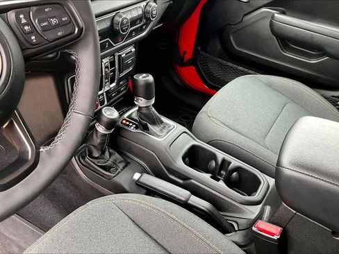 Used 2025 Jeep Wrangler Unlimited Sport AWD/4WD image 15