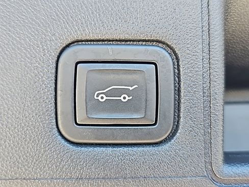 Used 2022 GMC Terrain SLE w/ Driver Convenience Package image 7