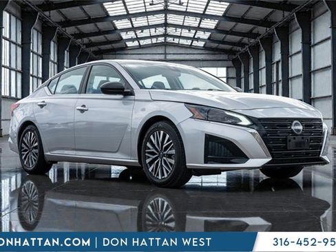 Used 2024 Nissan Altima 2.5 SV image 34