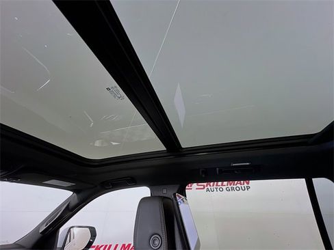 Used 2023 Chevrolet Suburban High Country w/ Advanced Technology Package image 25