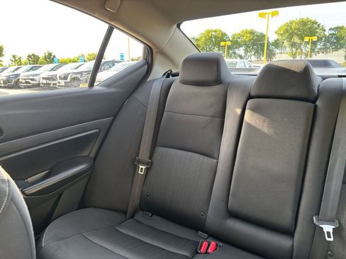 Used 2025 Nissan Altima 2.5 SV FWD image 39