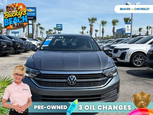 Used 2024 Volkswagen Jetta SE FWD image 3
