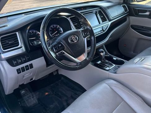Used 2014 Toyota Highlander Limited w/ Driver Technology Package image 22