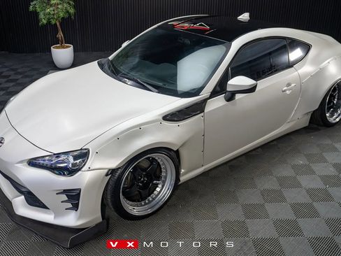 Used 2017 Toyota 86 image 7