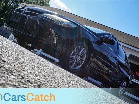 Used 2016 Toyota Camry SE image 4