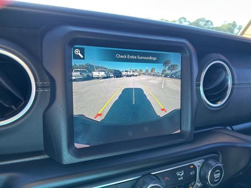 Used 2020 Jeep Gladiator Overland image 35