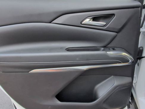 Used 2025 Chevrolet Traverse LT w/ Sun and Wheel Package FWD image 38