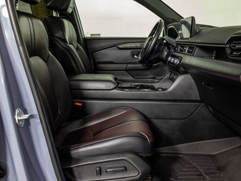 Used 2025 Honda Pilot Black Edition image 51