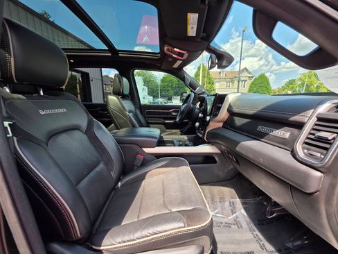 Used 2019 RAM 1500 Laramie w/ Sport Appearance Package AWD/4WD image 36