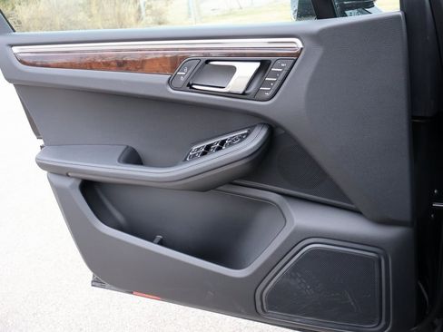 New 2026 Porsche Macan image 33