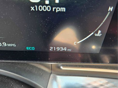Used 2024 Kia Carnival SX Prestige FWD image 32