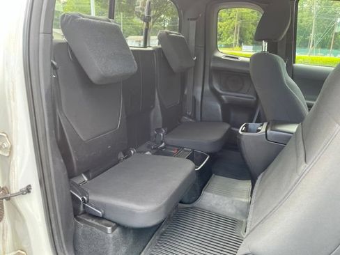 Used 2016 Toyota Tacoma TRD Off-Road w/ Towing Package AWD/4WD image 19