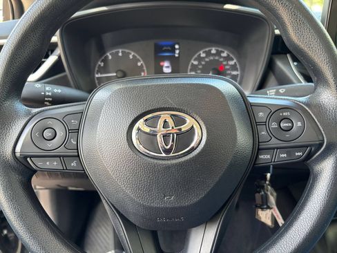Used 2025 Toyota Corolla LE FWD image 27